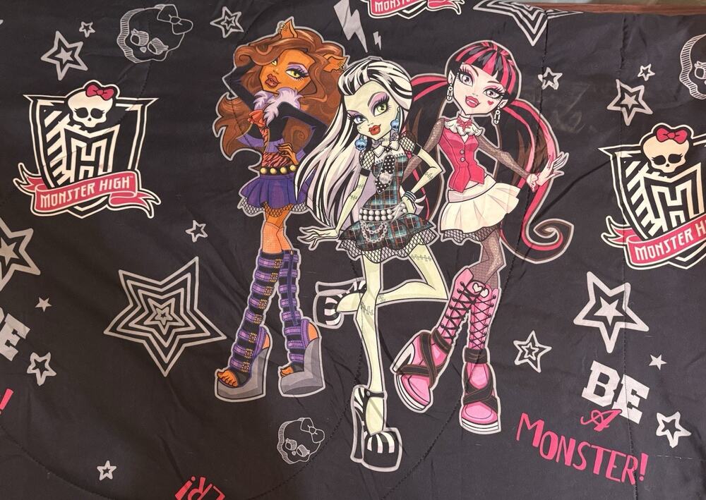 Monster High Reversible Comforter Franco 2012 TWIN 86 X 64 With Pillow Case RARE